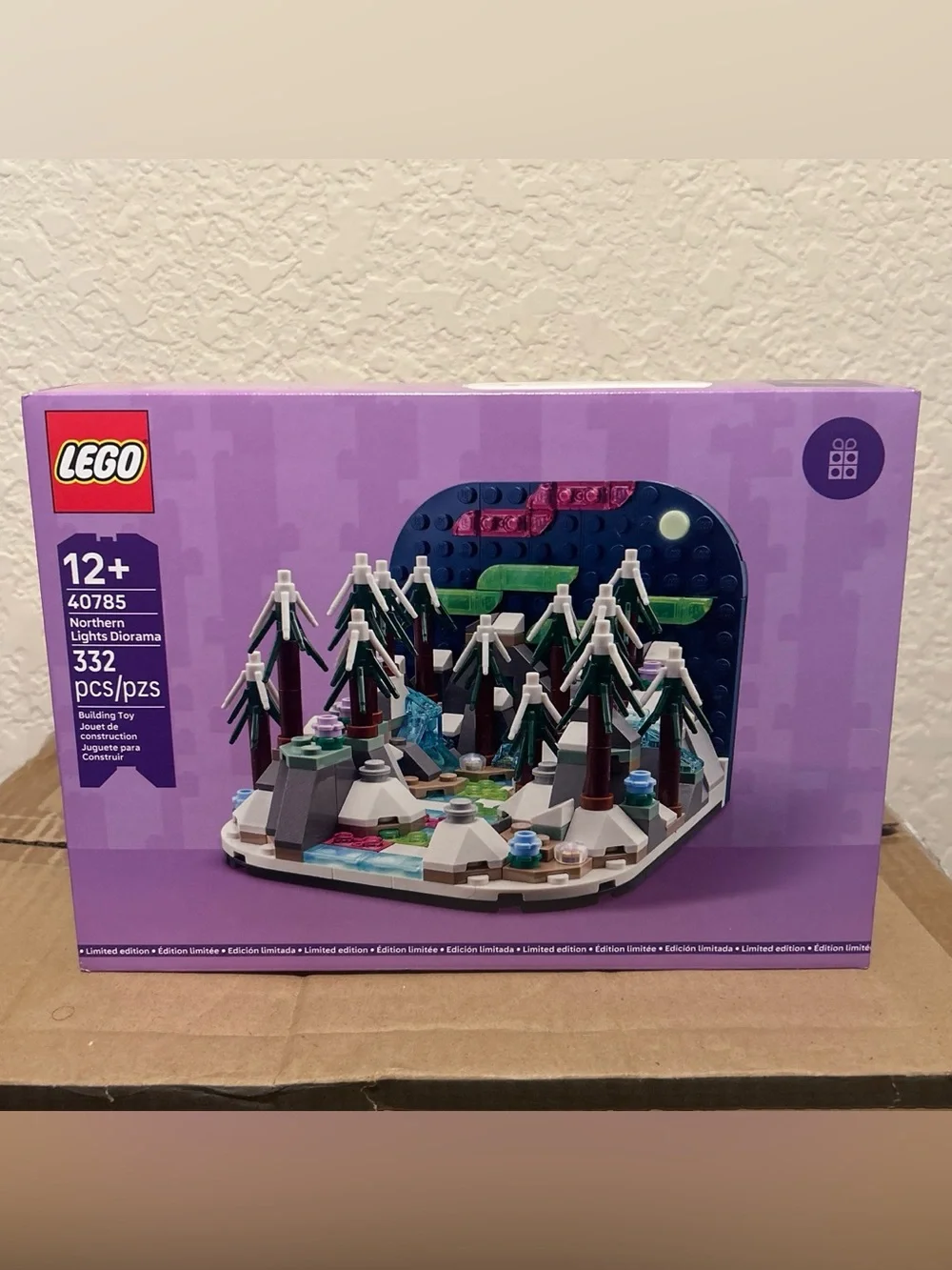 LEGO Northern Lights Diorama 40785 332 pieces Sealed brand new in box
